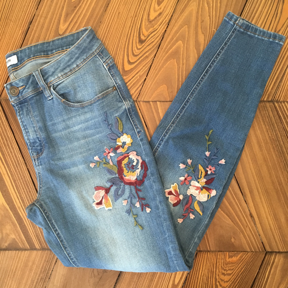 Kensie Jeans Floral Embroidered Distressed Skinny